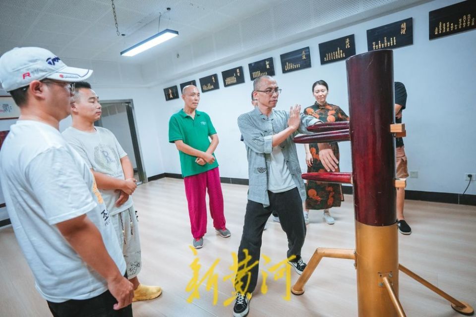 PHbaE, 怀揣